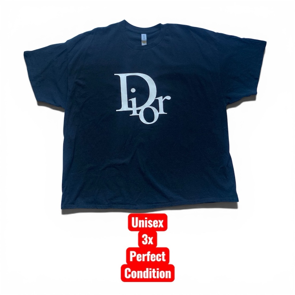 Gildan T shirt with a Luxury inspired design Gildan T Shirt